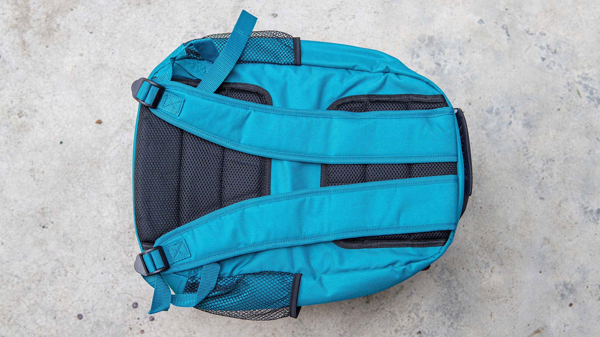 شنطة عدة ظهر فارغة من Total