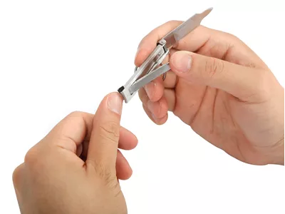 أداة العناية الشخصية 4 في 1 من الستانلس ستيل مع قصافة أظافر – Swiss+Tech ST10629 | Swiss+Tech ST10629 4-in-1 Stainless Steel Personal Care Multi-Tool with Nail Clippers & File