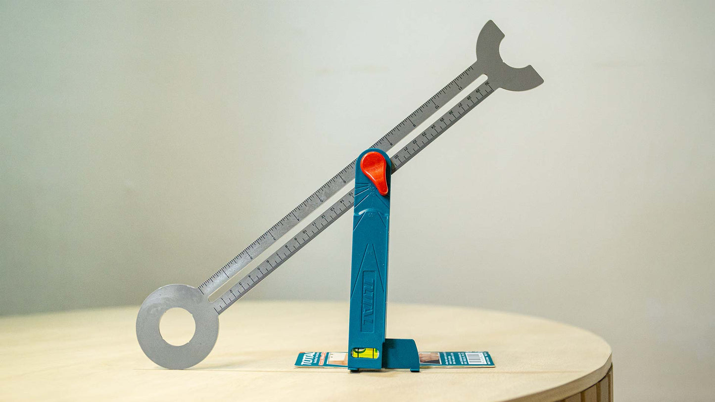 زاوية علام متحركة مع ميزان ماء من Total