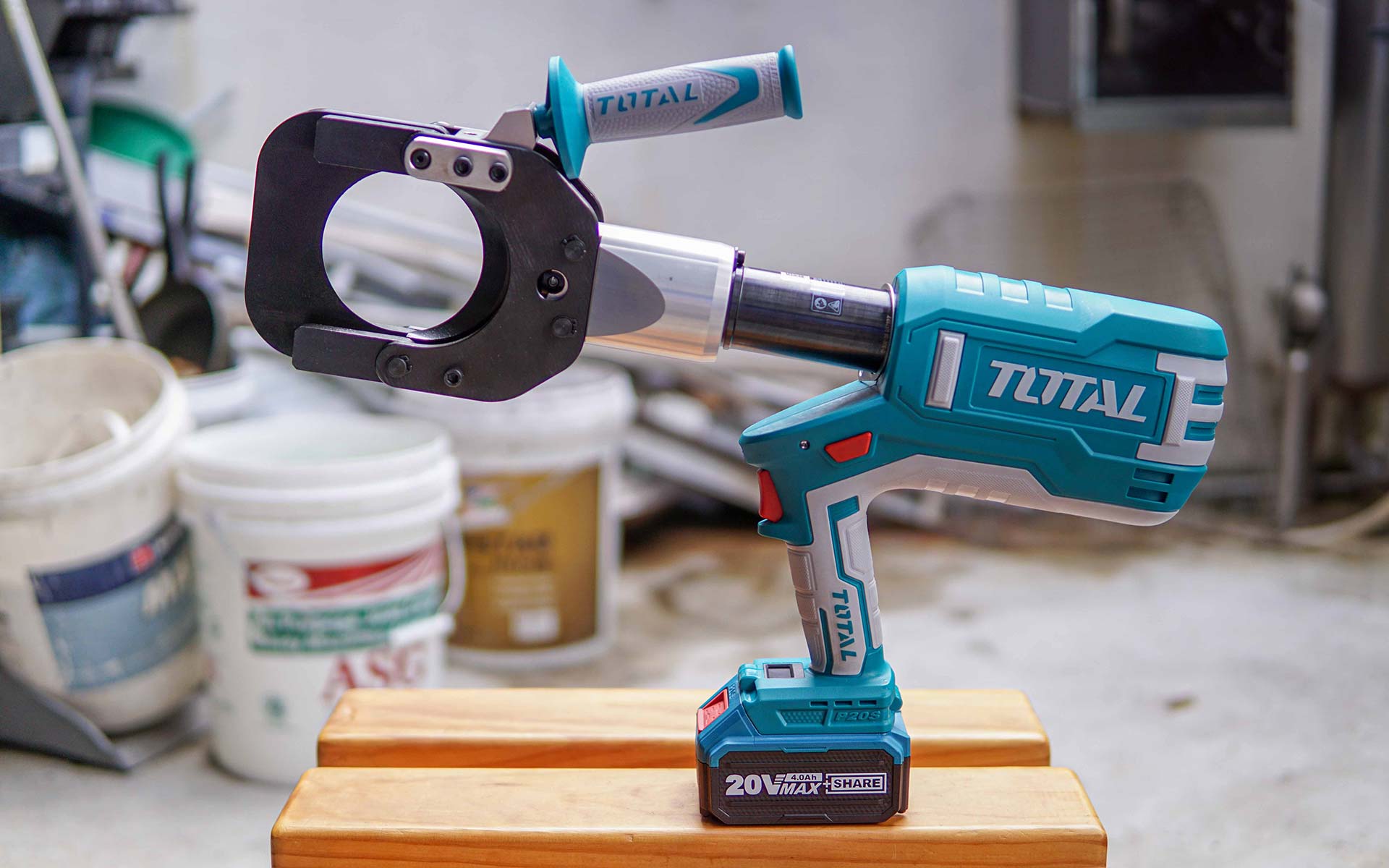 مقص كيبل هيدروليك شحن مع 2 بطارية 4 امبير وشاحن من Total