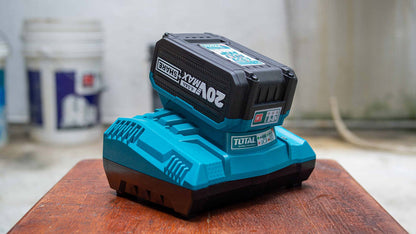 شاحن 20 فولت سريع من Total