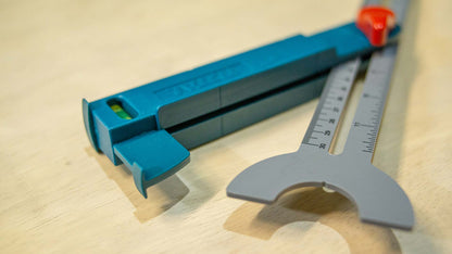 زاوية علام متحركة مع ميزان ماء من Total