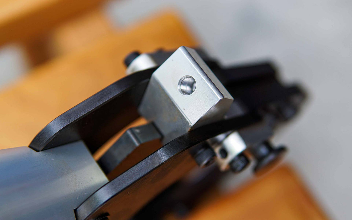 مقص كيبل هيدروليك شحن مع 2 بطارية 4 امبير وشاحن من Total