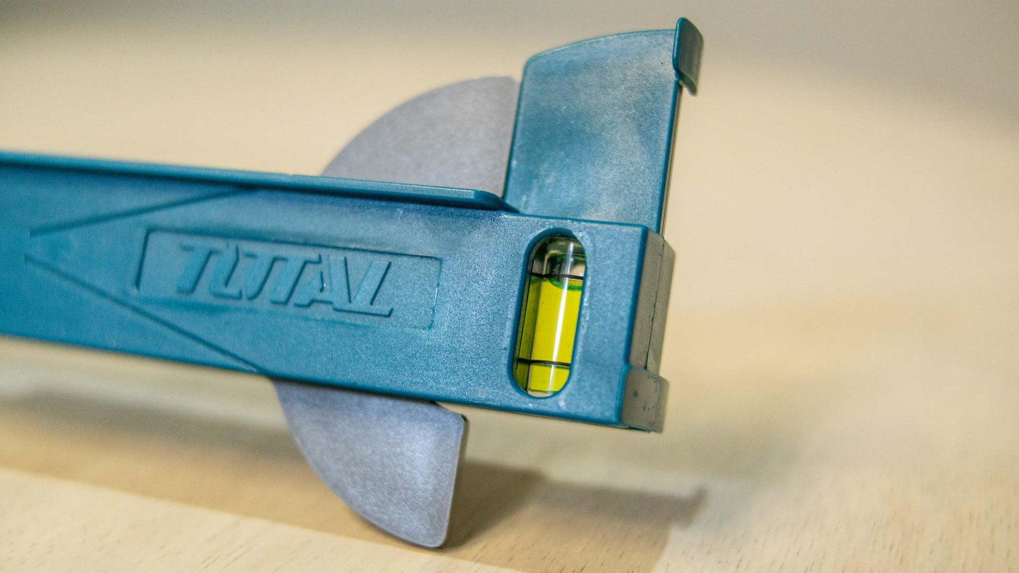 زاوية علام متحركة مع ميزان ماء من Total