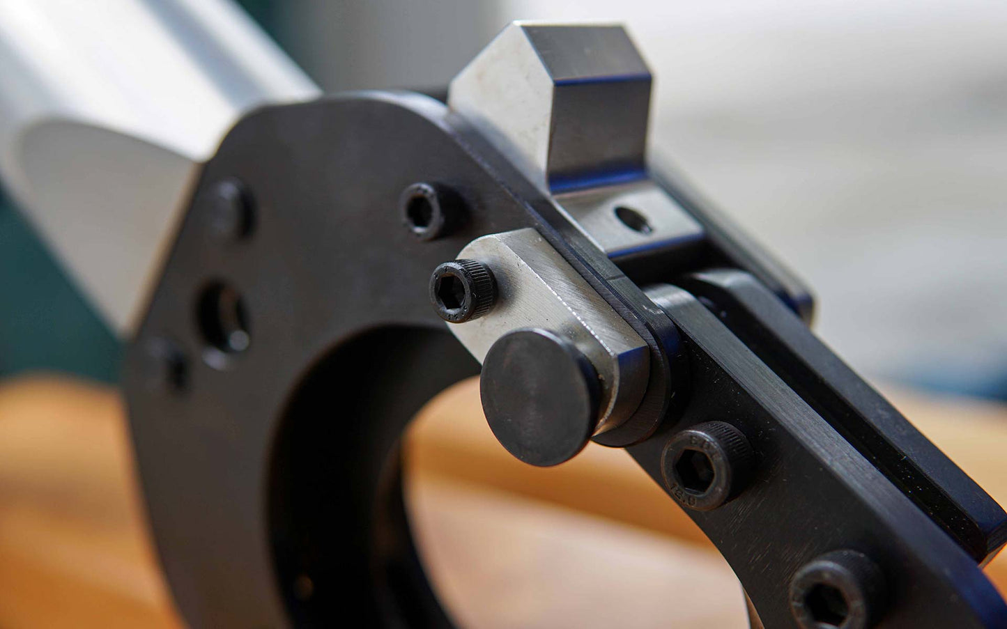 مقص كيبل هيدروليك شحن مع 2 بطارية 4 امبير وشاحن من Total