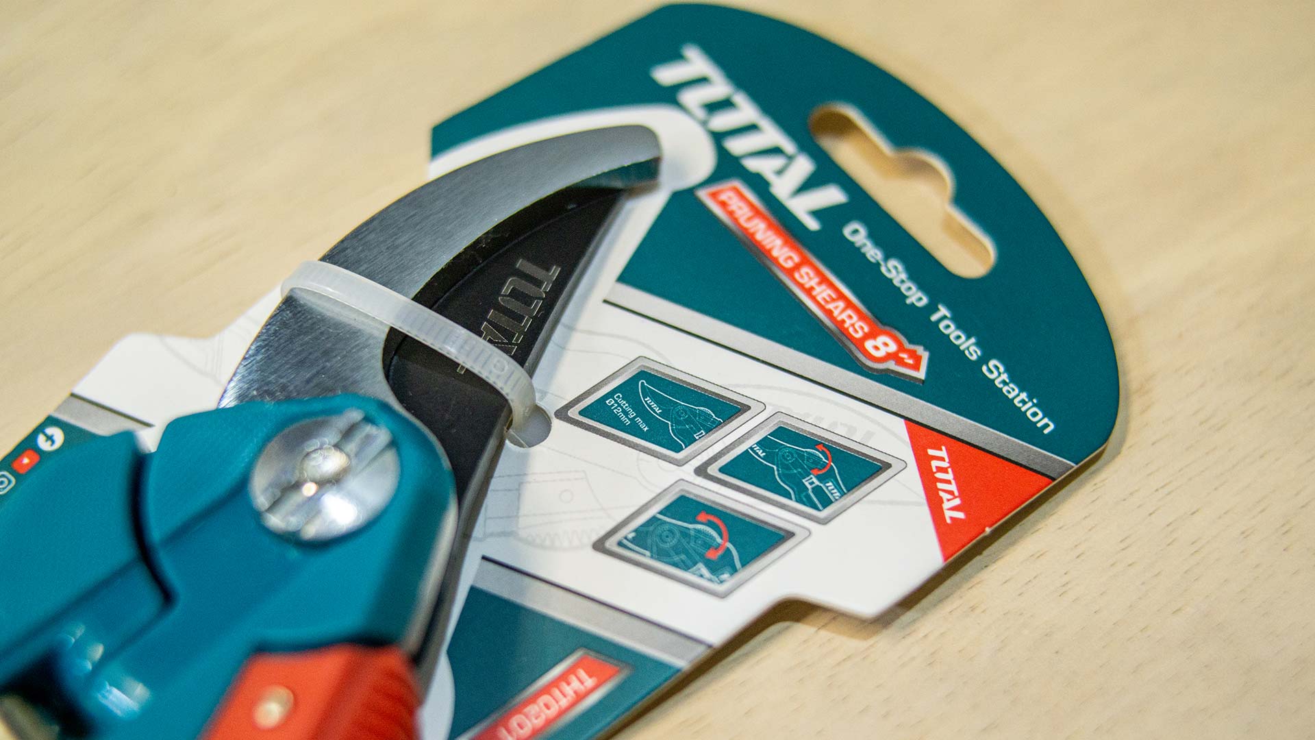 مقص شجر عرض خاص 8" من Total