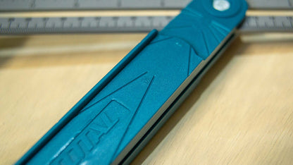 زاوية علام متحركة مع ميزان ماء من Total