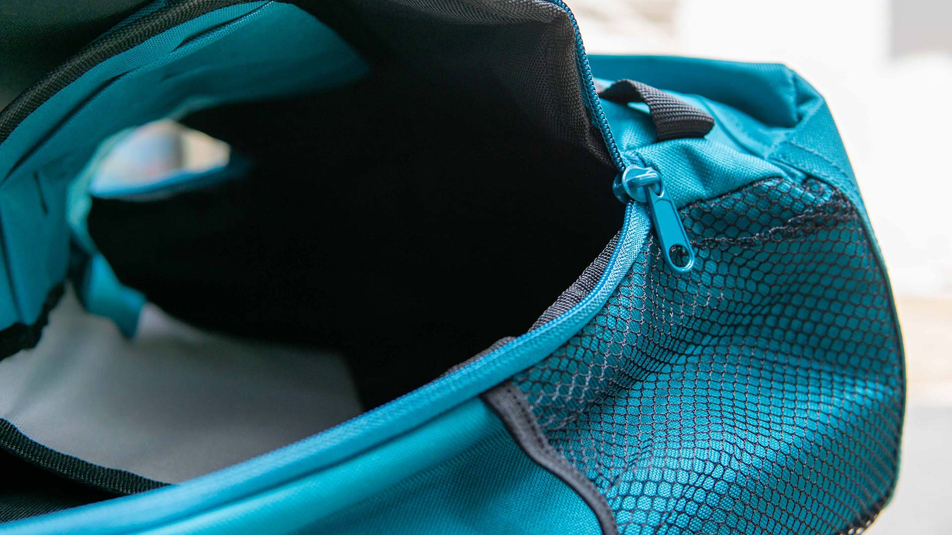 شنطة عدة ظهر فارغة من Total