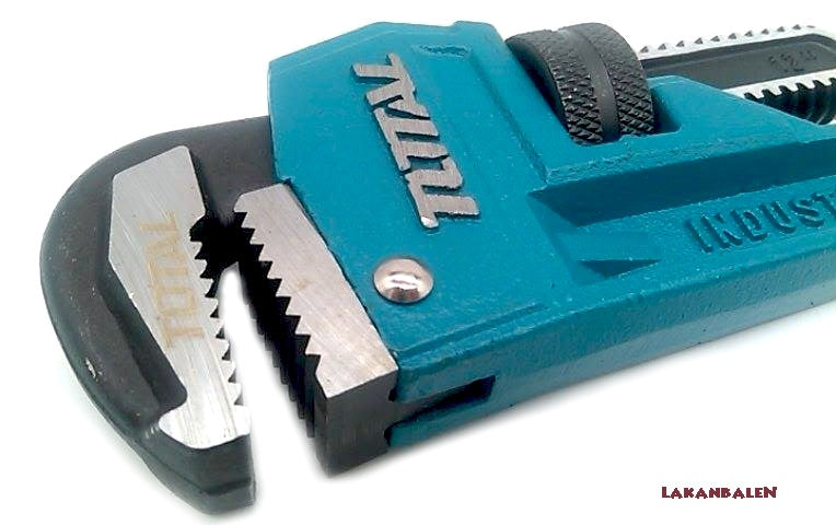 مفتاح مواسير توتال