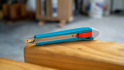 مشرط بلاستيك رفيع من TOTAL