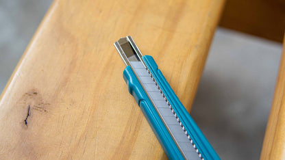 مشرط بلاستيك رفيع من TOTAL