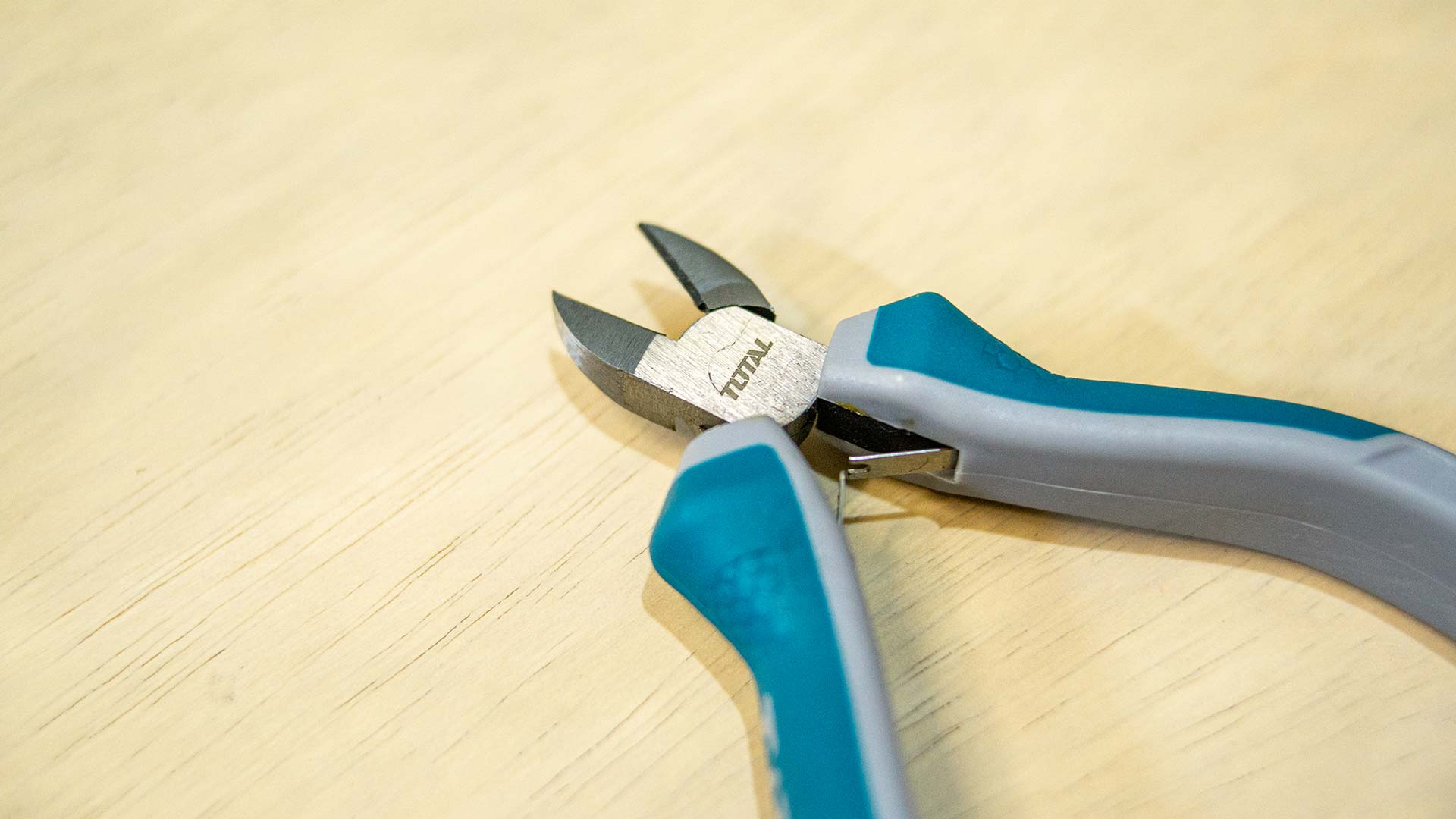 قطاعة 4.5" الكتروني من Total - Smart Hack