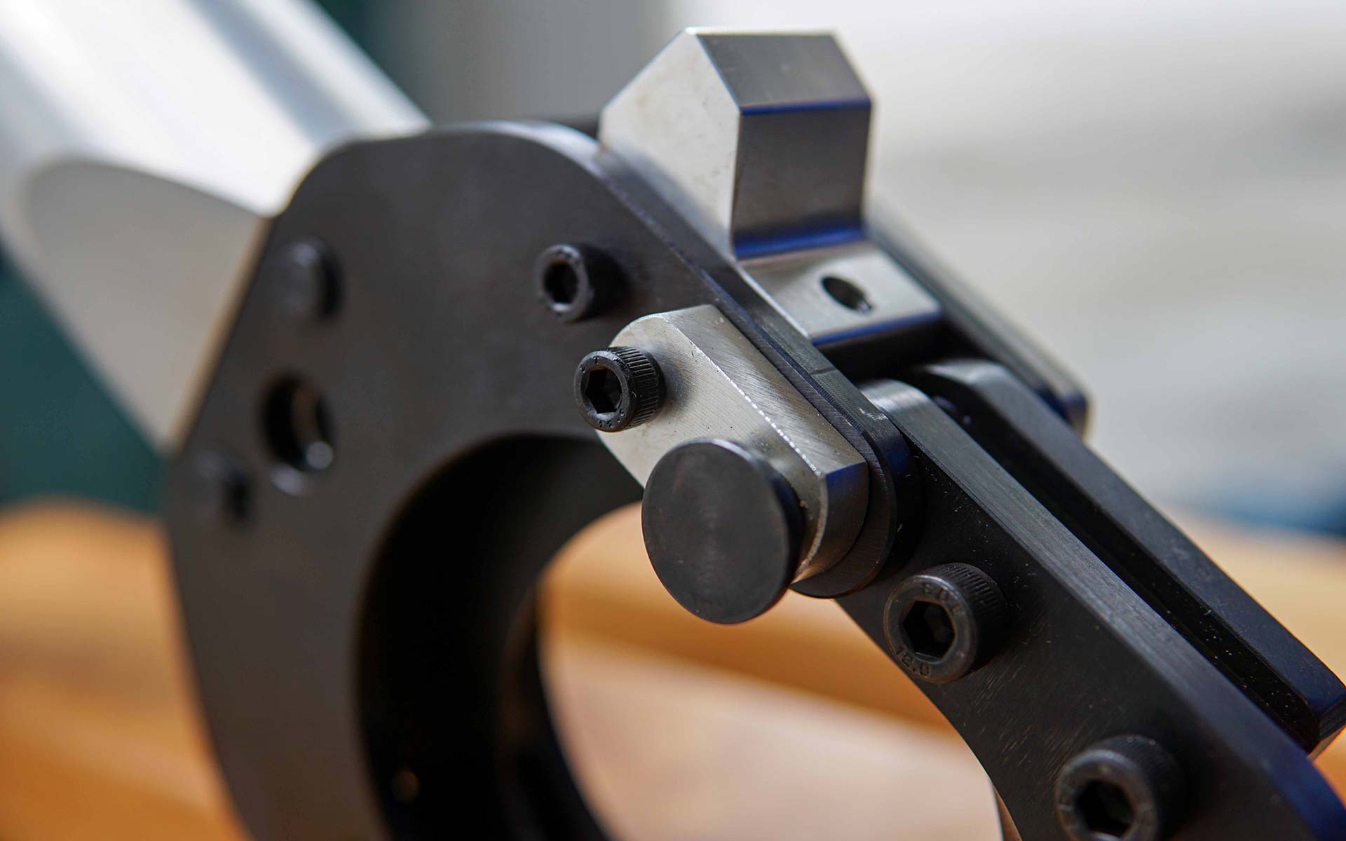 مقص كيبل هيدروليك شحن مع 2 بطارية 4 امبير وشاحن من Total - Smart Hack