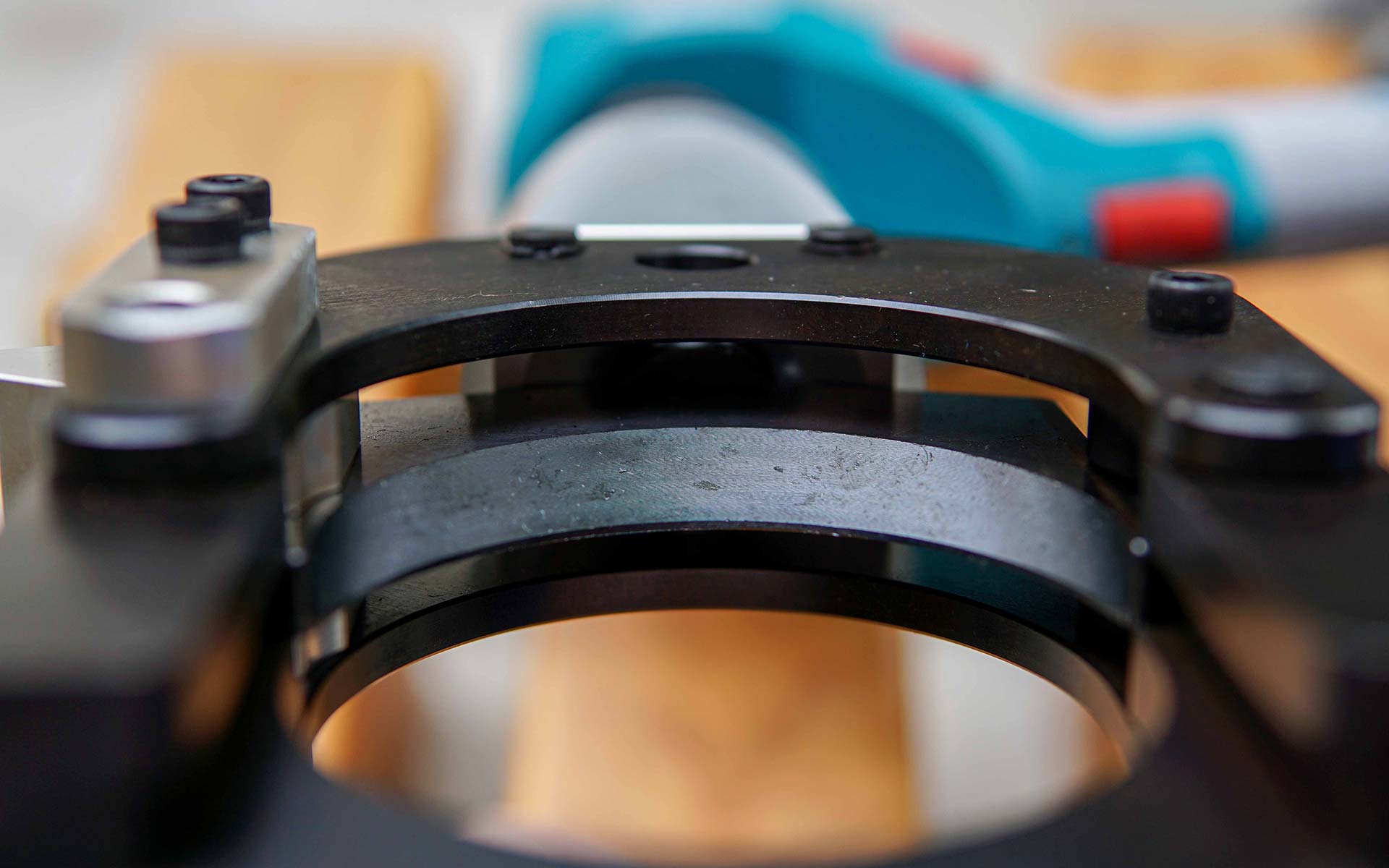 مقص كيبل هيدروليك شحن مع 2 بطارية 4 امبير وشاحن من Total - Smart Hack