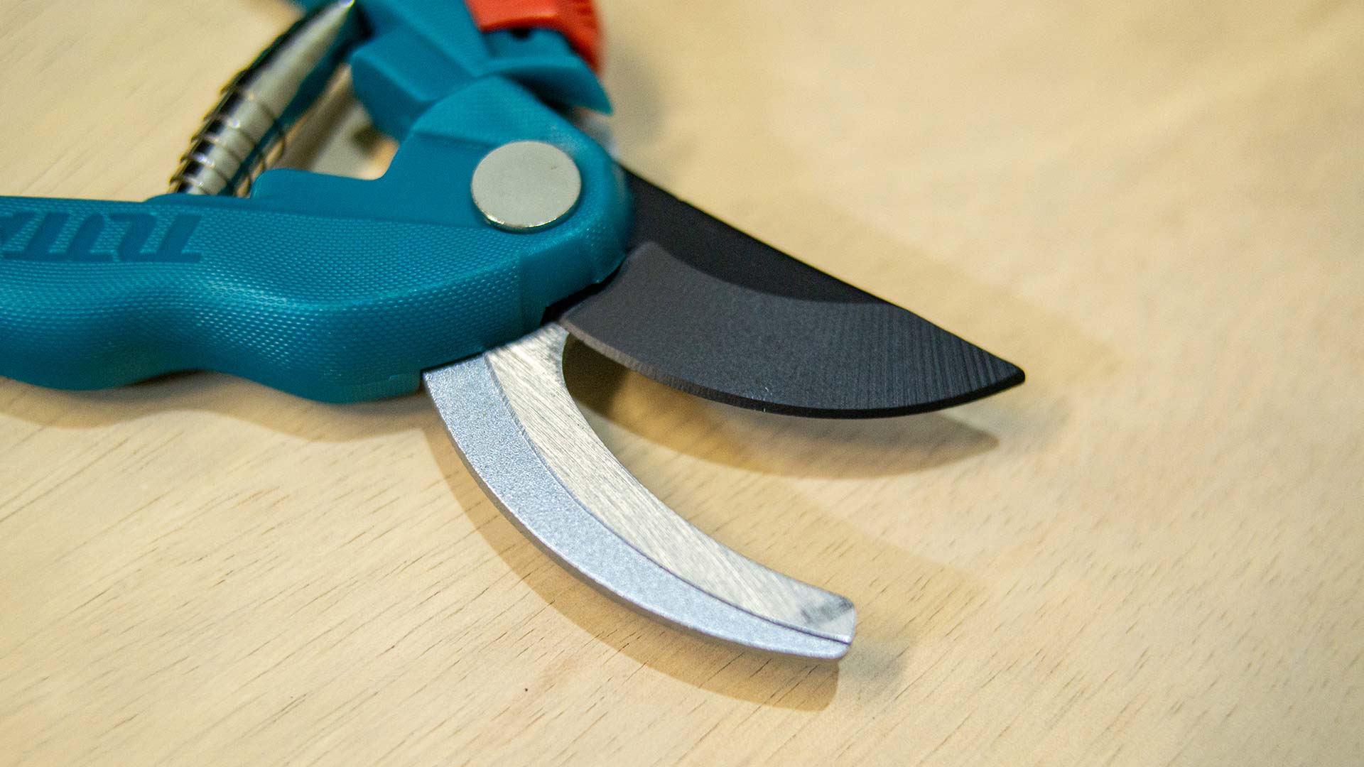 مقص شجر عرض خاص 8" من Total - Smart Hack