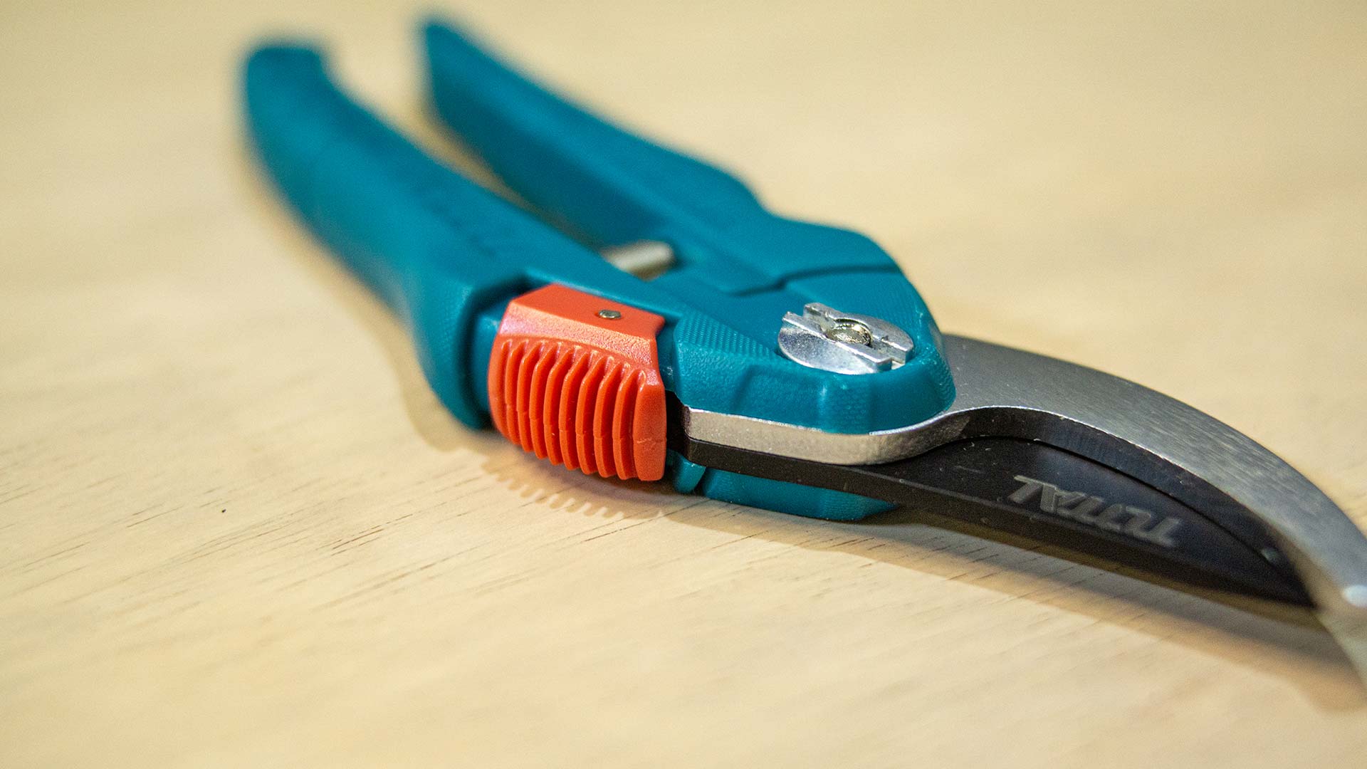 مقص شجر عرض خاص 8" من Total - Smart Hack