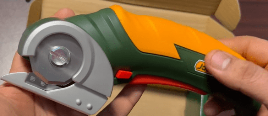 مقص شحن كهربائي للكرتون ومشمع و قماش 4 فولت من JADEVER - Smart Hack