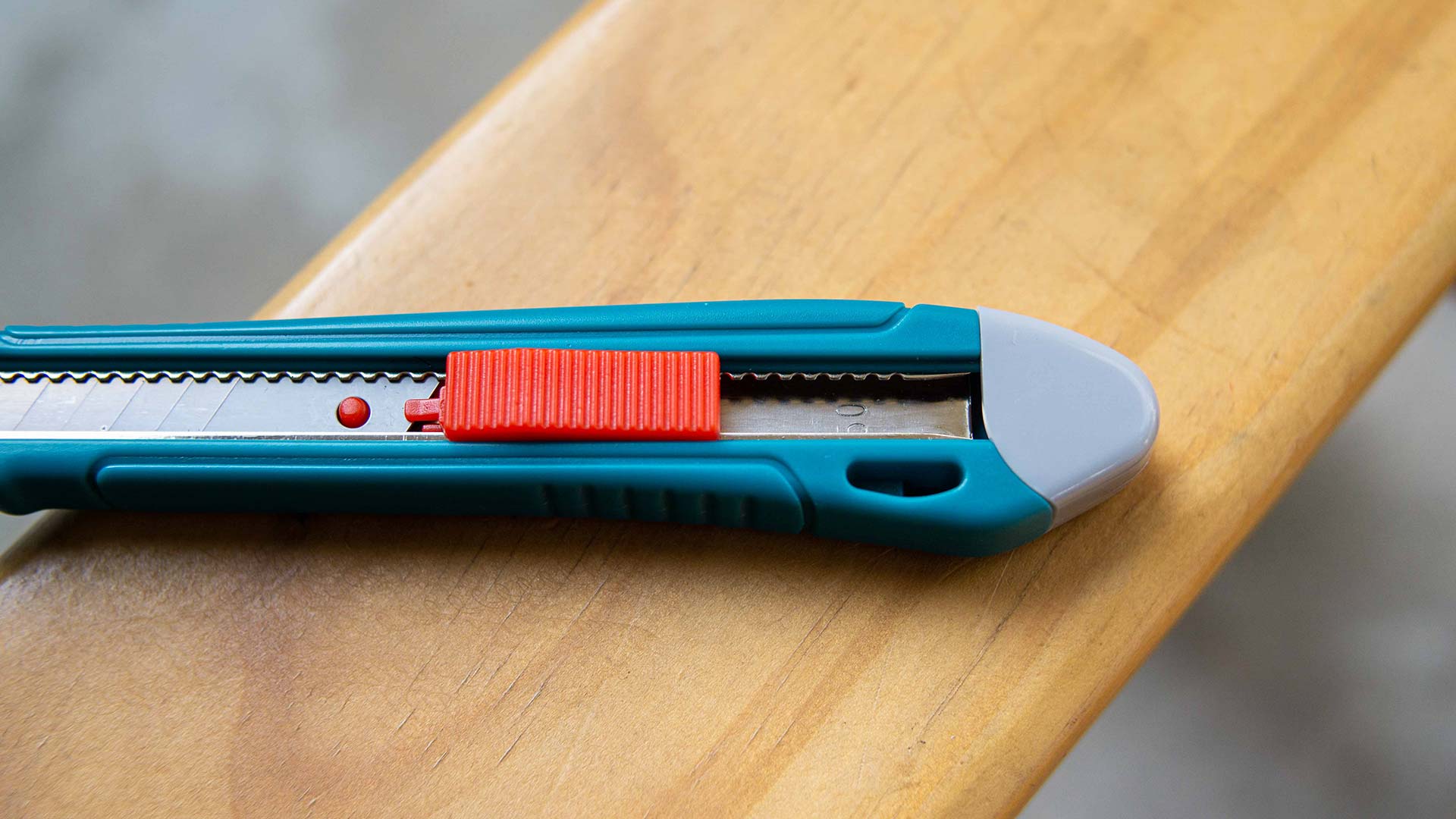 مشرط بلاستيك رفيع من TOTAL - Smart Hack