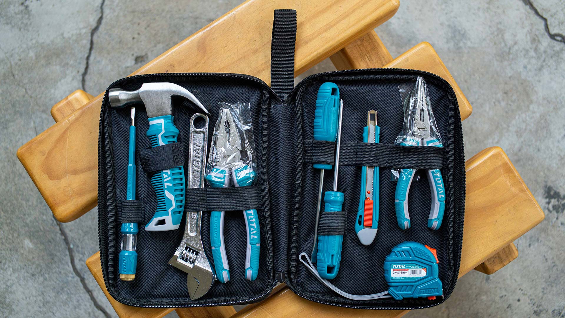 شنطة عدة من Total - Smart Hack