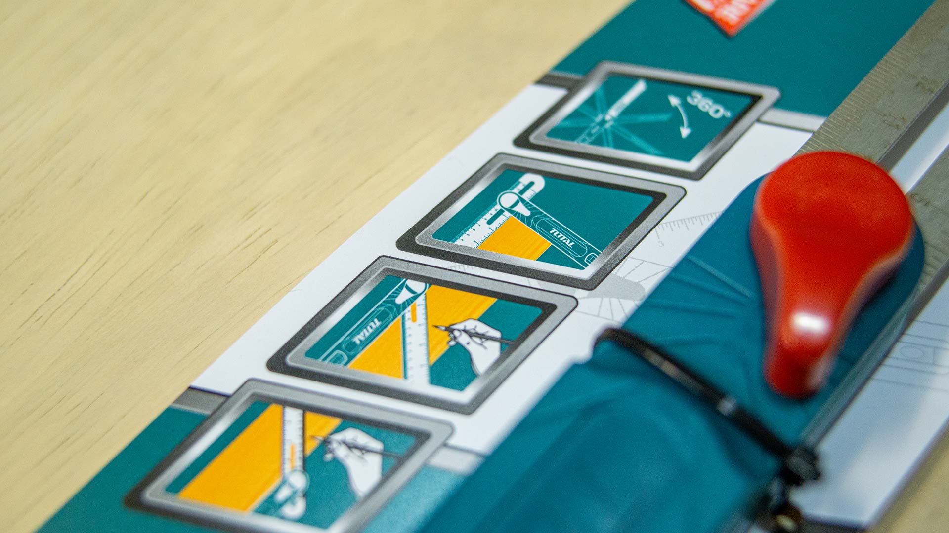 زاوية علام متحركة مع ميزان ماء 7" من Total - Smart Hack