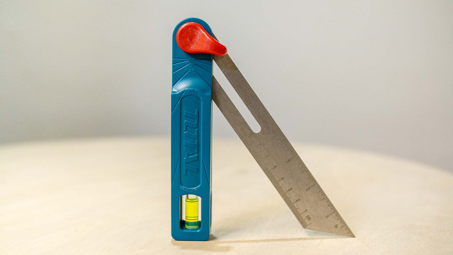 زاوية علام متحركة مع ميزان ماء 7" من Total - Smart Hack