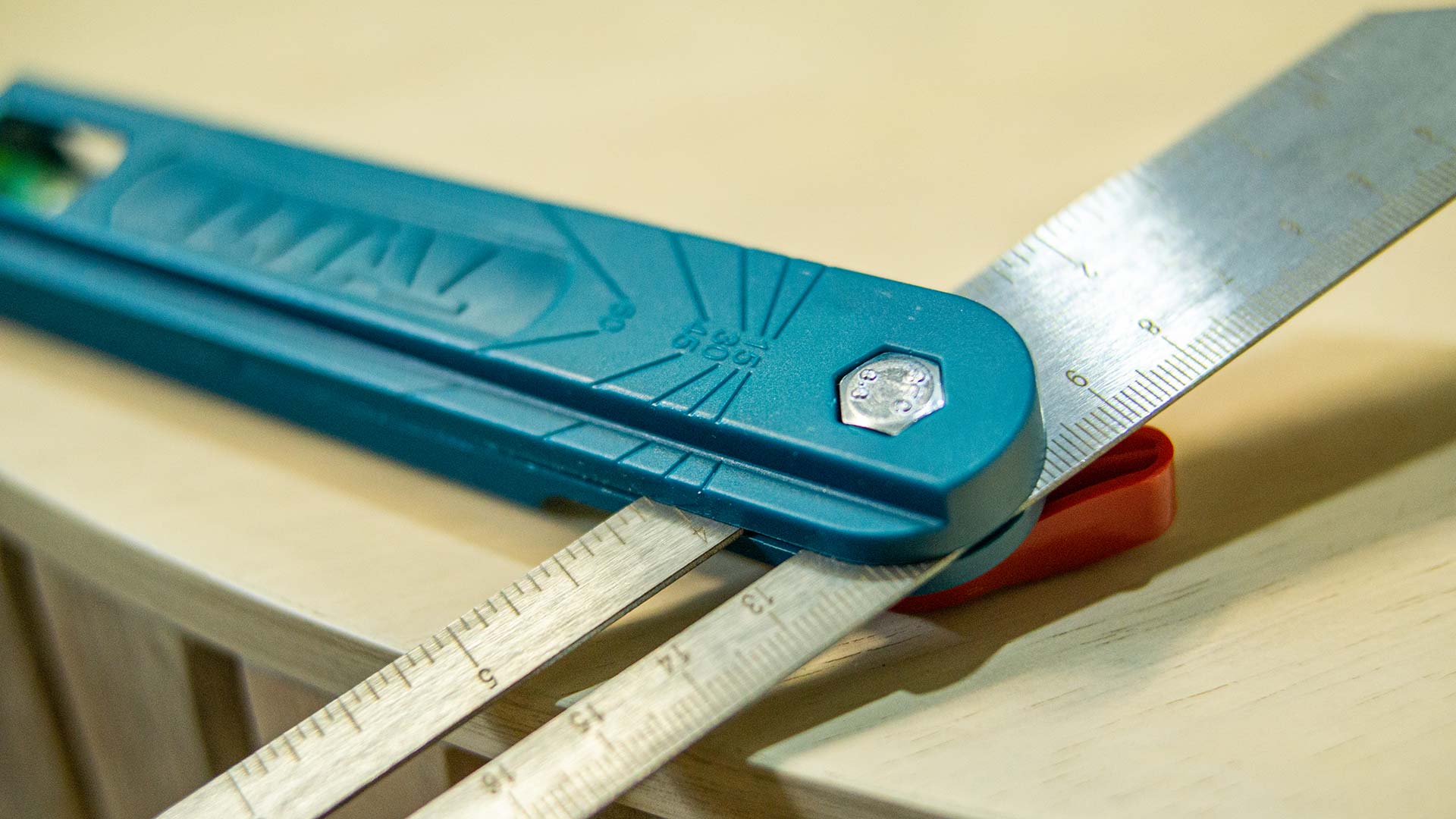 زاوية علام متحركة مع ميزان ماء 7" من Total - Smart Hack